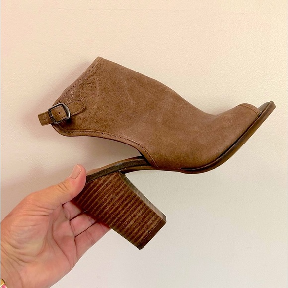 Lucky Brand 'Lisza' Open Toe Tan Brown Leather Bootie Shoes Wooden Heel‎ Size 8 - Picture 1 of 12